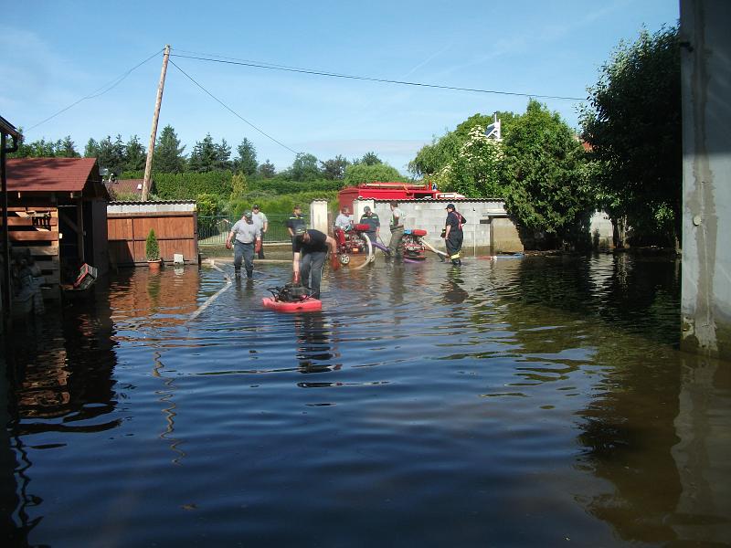 foto 031.jpg - Dvorek jedn z nemovitost v ulici Rov